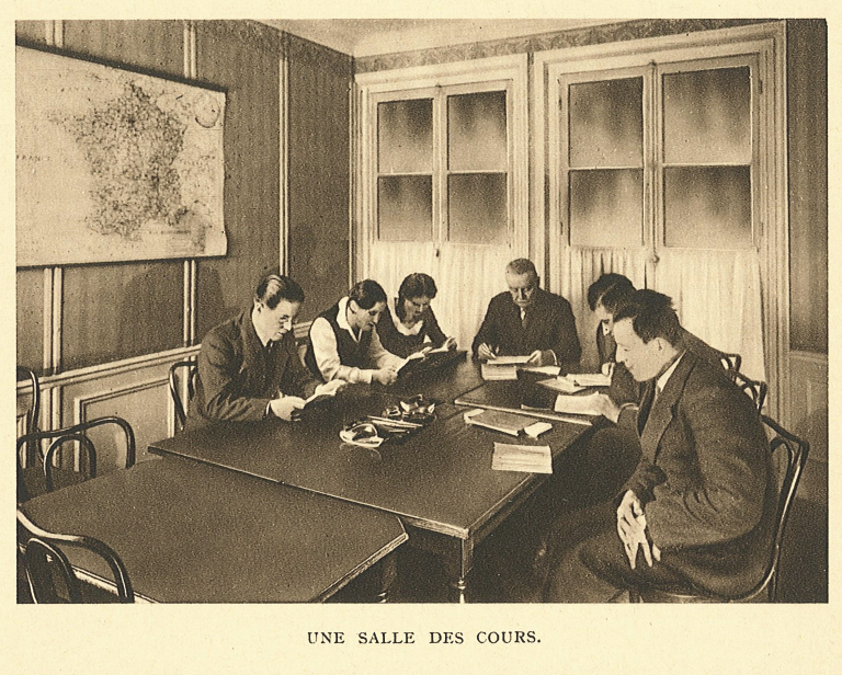Salle de cours de notre école de français dans les années 30
