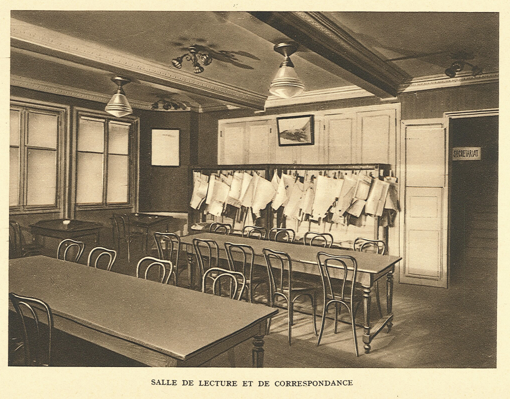 Salle de lecture de l'Ecole Suisse dans les années 1930