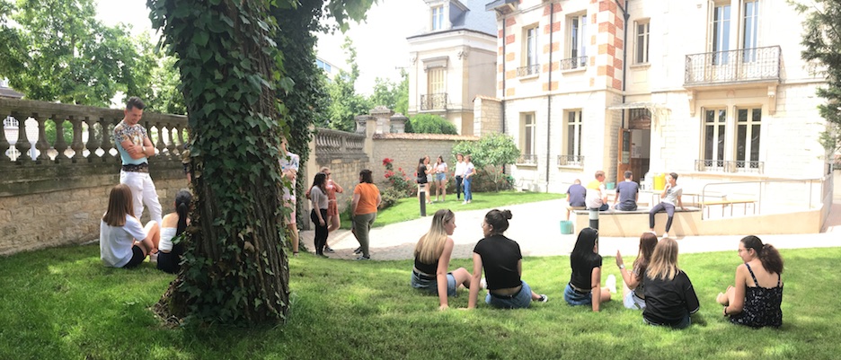 Im Garten der Ecole Suisse Internationale in Dijon