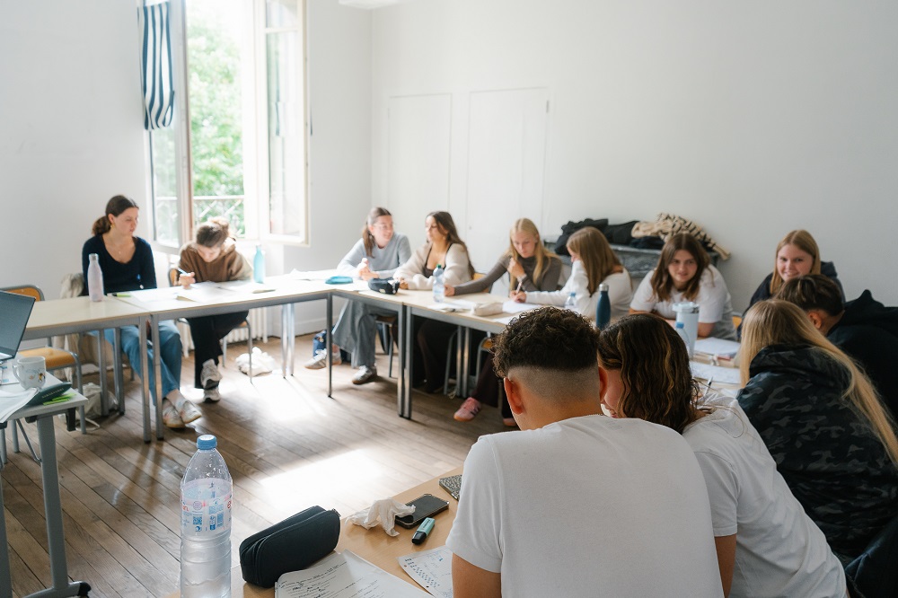 Our students in French class during their language stay in Dijon