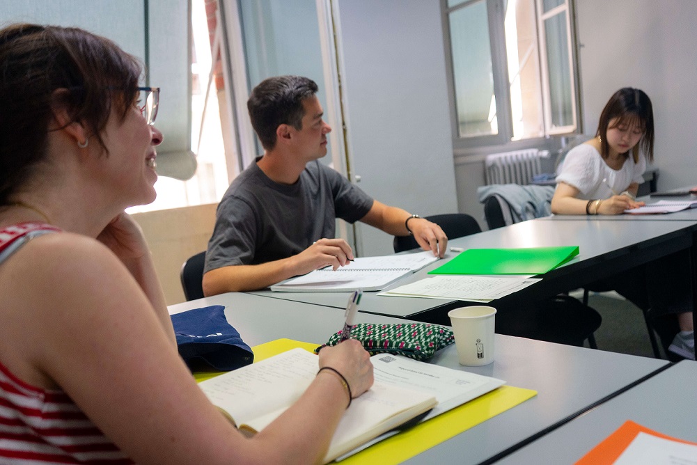 Un cours de français à l’École Suisse de Paris