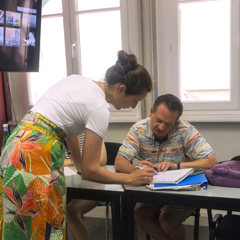 Un cours particulier de français dans notre école de FLE à Paris