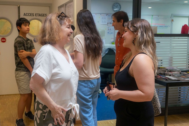 Nos étudiants lors d'une soirée conviviale à l'École Suisse Paris