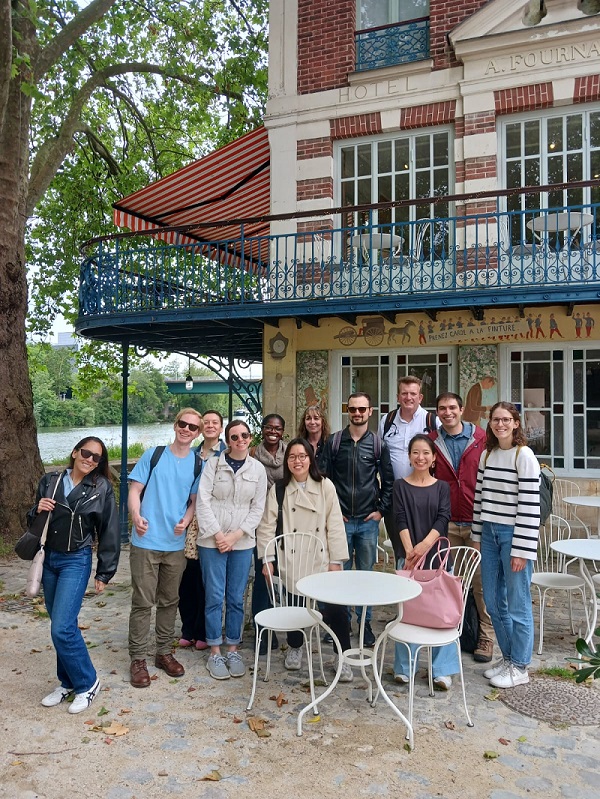 Étudier en France à Paris : étudiants internationaux découvrant la culture française