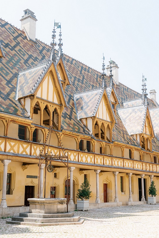 photo des Hospices de Beaune et leurs toits typiquement bourguignons
