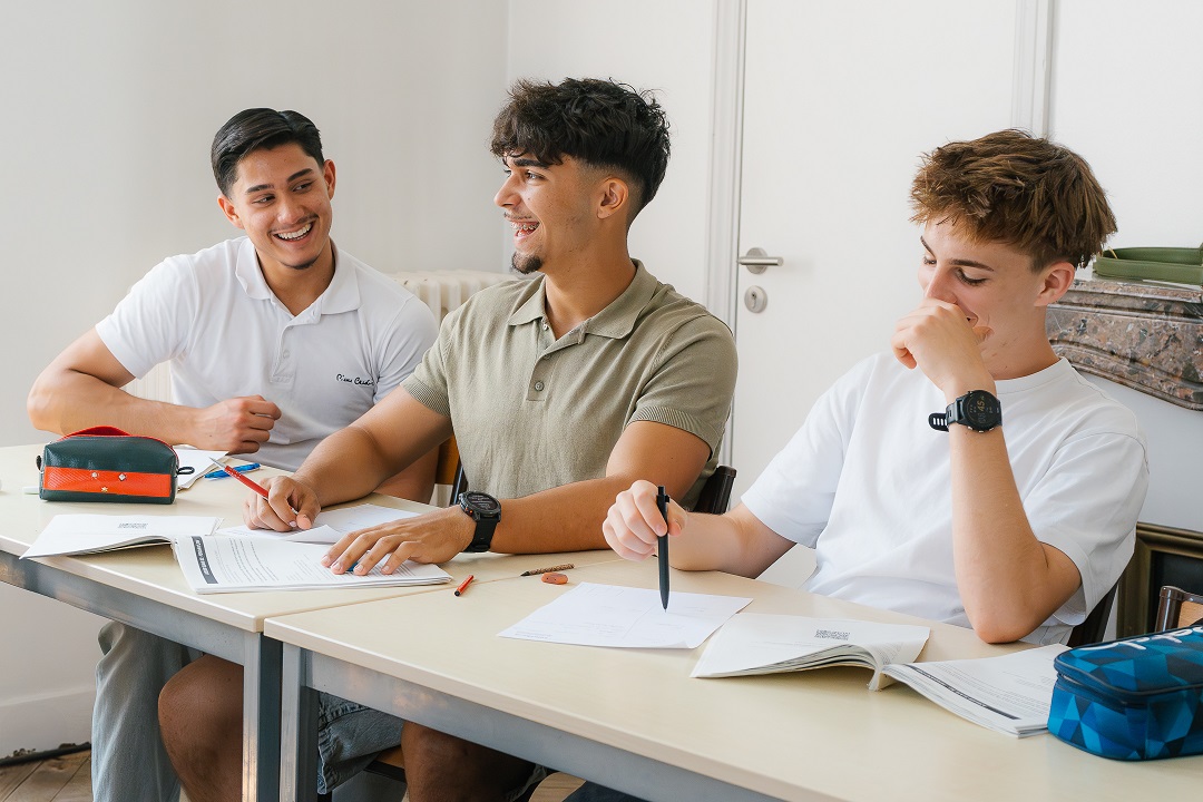 Nos étudiants en cours de français lors de leur séjour linguistique en France à Dijon